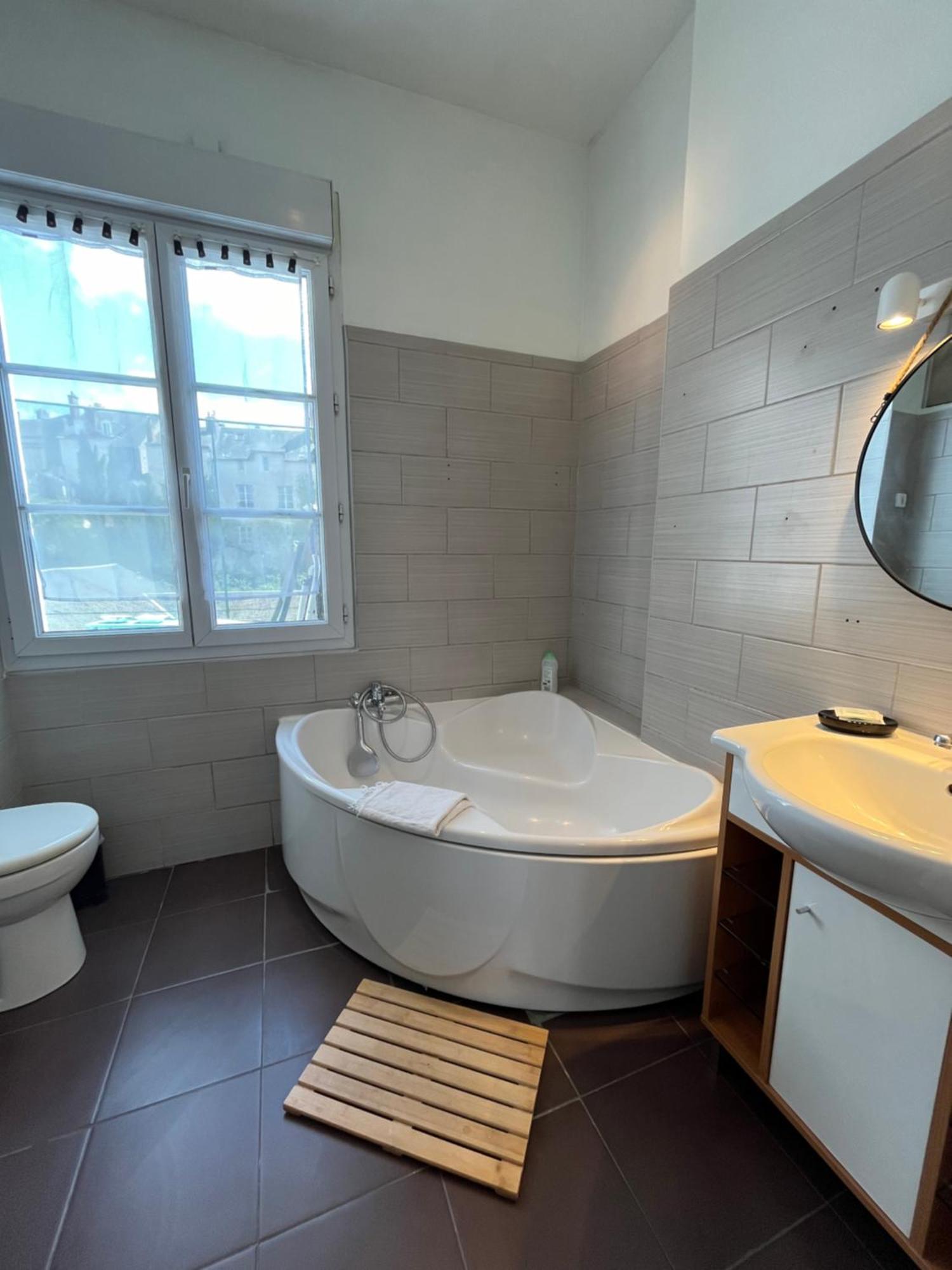 Cote Chateau - Grand Appartement Au Coeur De 블루아 외부 사진